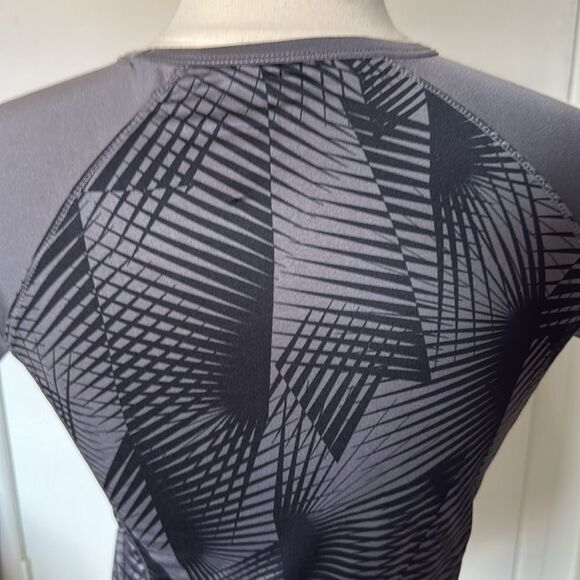 Reebok Women's Performance Athletic  Gray Black Workout Top Sz Small‎ - Picture 4 of 7